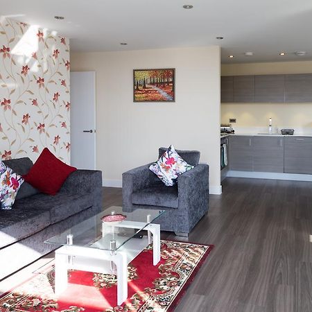 Contemporary & Homely Penthouse, 2 Mins Walk From Cambridge Station, Lift Access, Secured Gated On-Site Parking, Self Check-In, Super Fast Wifi, Terrace & Sleeps 6 Exterior foto