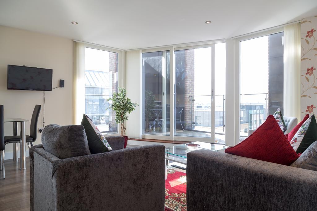 Contemporary & Homely Penthouse, 2 Mins Walk From Cambridge Station, Lift Access, Secured Gated On-Site Parking, Self Check-In, Super Fast Wifi, Terrace & Sleeps 6 Exterior foto