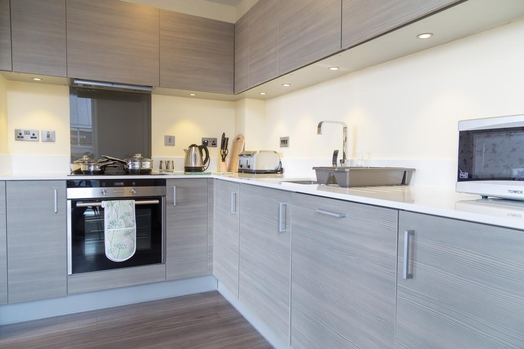 Contemporary & Homely Penthouse, 2 Mins Walk From Cambridge Station, Lift Access, Secured Gated On-Site Parking, Self Check-In, Super Fast Wifi, Terrace & Sleeps 6 Exterior foto