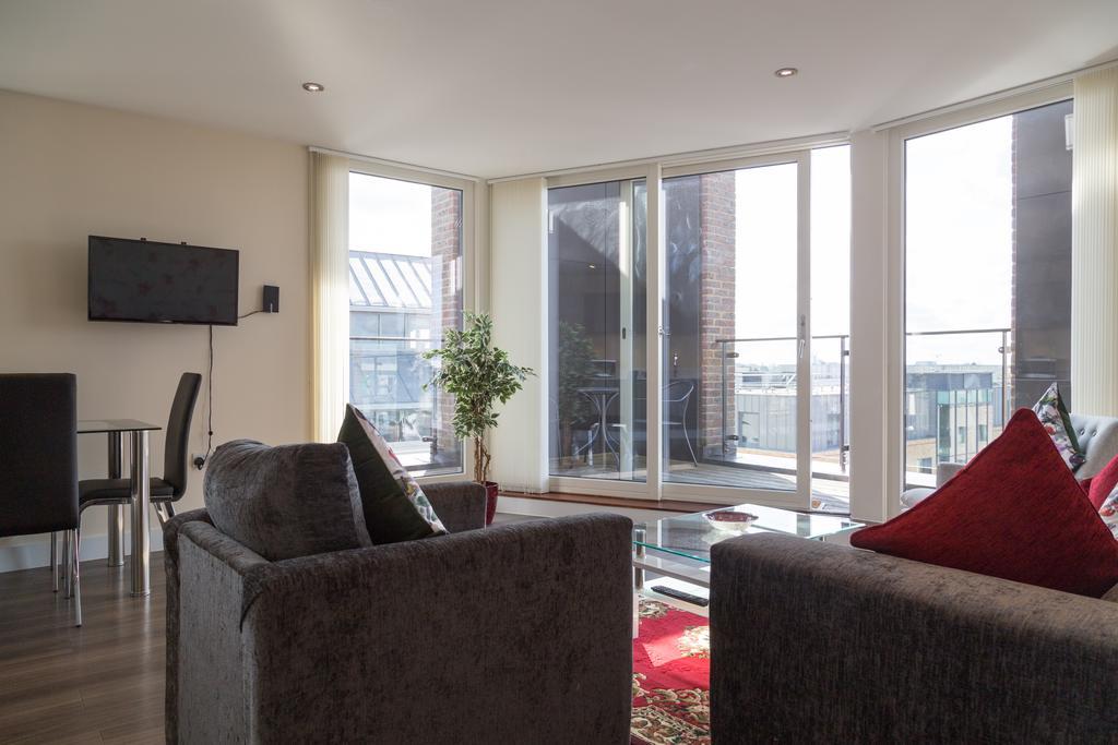 Contemporary & Homely Penthouse, 2 Mins Walk From Cambridge Station, Lift Access, Secured Gated On-Site Parking, Self Check-In, Super Fast Wifi, Terrace & Sleeps 6 Exterior foto