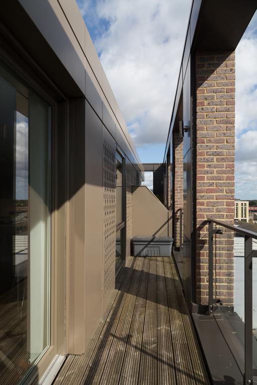 Contemporary & Homely Penthouse, 2 Mins Walk From Cambridge Station, Lift Access, Secured Gated On-Site Parking, Self Check-In, Super Fast Wifi, Terrace & Sleeps 6 Exterior foto