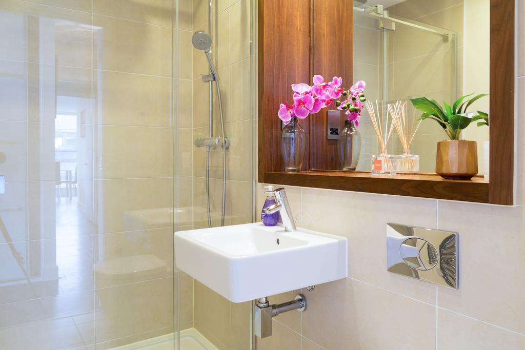 Contemporary & Homely Penthouse, 2 Mins Walk From Cambridge Station, Lift Access, Secured Gated On-Site Parking, Self Check-In, Super Fast Wifi, Terrace & Sleeps 6 Exterior foto