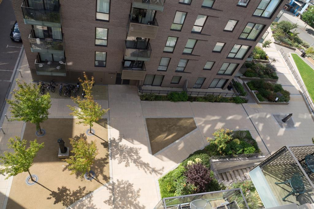 Contemporary & Homely Penthouse, 2 Mins Walk From Cambridge Station, Lift Access, Secured Gated On-Site Parking, Self Check-In, Super Fast Wifi, Terrace & Sleeps 6 Exterior foto